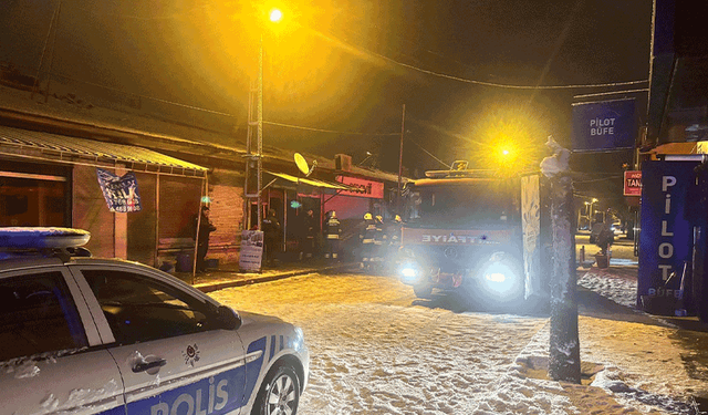 Erzincan’da yangın paniği: Çantacı dükkânı küle döndü