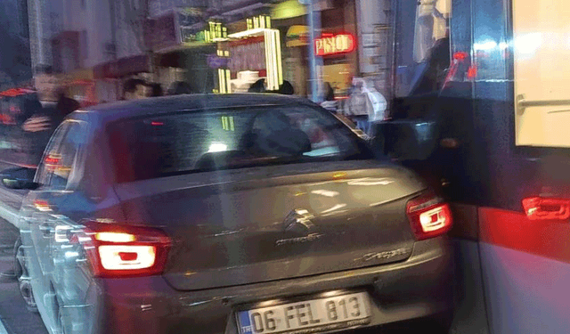 Eskişehir'de otomobille tramvay çarpıştı