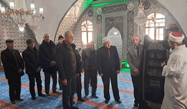 Eskişehir’de tarihi caminin minber örtüsü törenle değiştirildi
