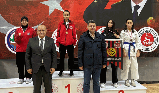 Eskişehirli sporcular Sakarya'dan madalyalarla döndü