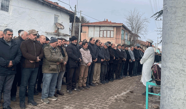Feci kazanın kurbanları toprağa veriliyor