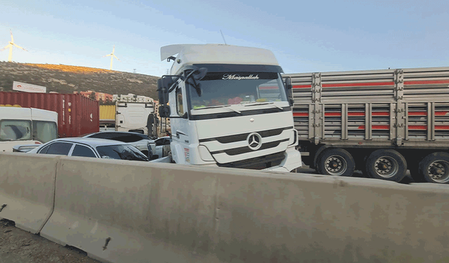 Hatay'da 12 aracın karıştığı kazada 11 kişi yaralandı