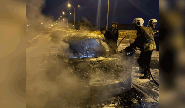 Hatay’da otomobil alevlere teslim oldu