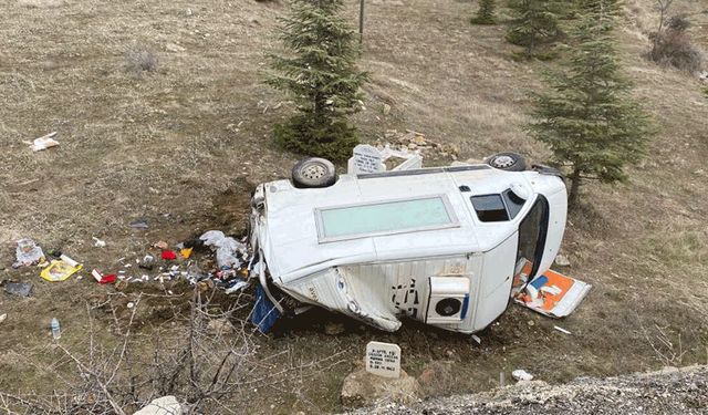 Isparta'da kontrolden çıkan kamyonet şarampole yuvarlandı