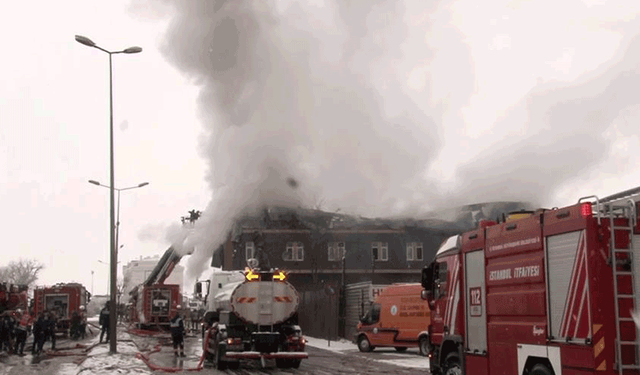 İstanbul'da çakmak fabrikasında çıkan yangın paniğe neden oldu