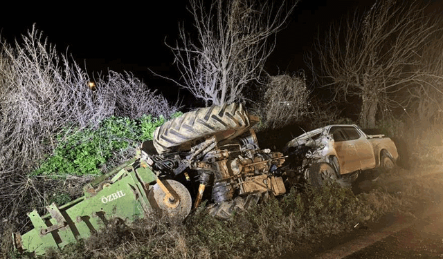 İzmir'de pikap traktöre arkadan çarptı: 2 yaralı