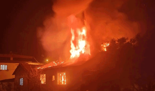 İzmir'de yangında ağır yaralanan adam hayatını kaybetti