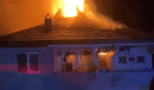 Karabük’te iki katlı evde korkutan yangın