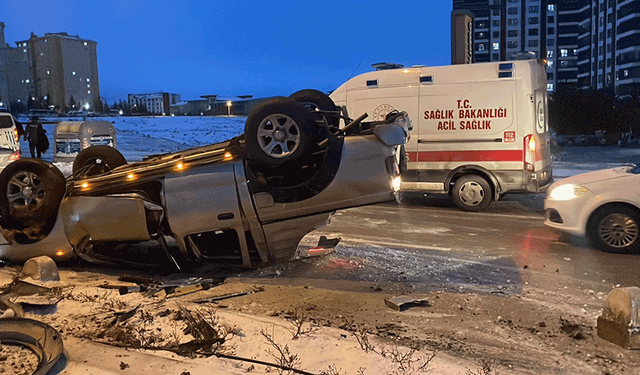 Karaman'da buzlanma kazaya yol açtı: 2 yaralı