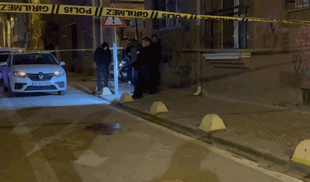 Kız meselesi yüzünden 4 yerinden bıçaklanan genç ağır yaralandı