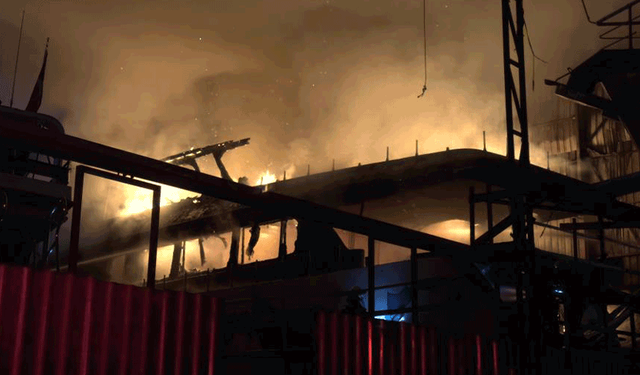 Muğla'da tersane yangını