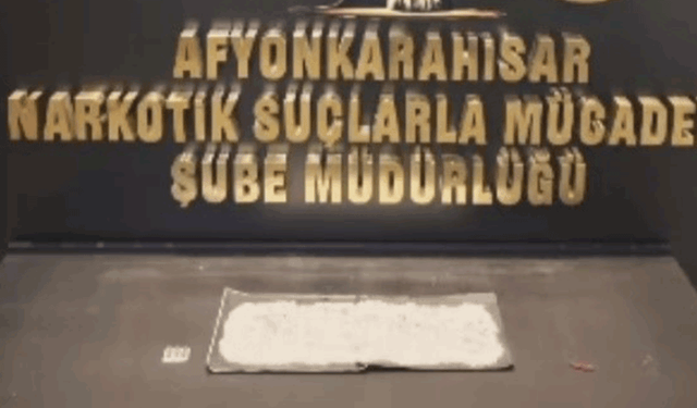 Afyon’da aracın torpido kısmına zulalanmış uyuşturucu madde ele geçirildi