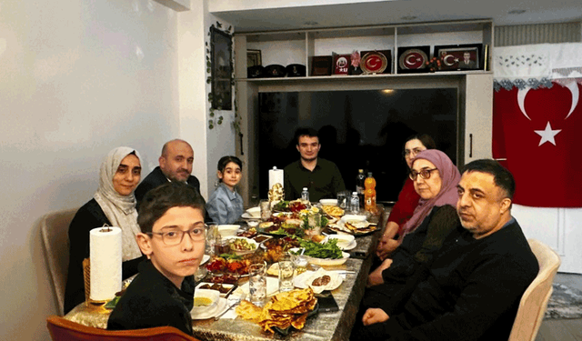 AK Parti İl Başkanı Albayrak orucunu şehit ailesiyle açtı