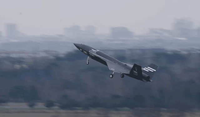 Bayraktar KIZILELMA eğitim uçuşunu başarıyla tamamladı