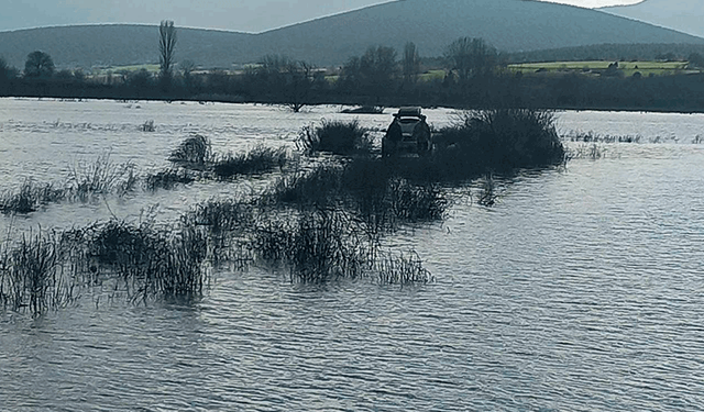 Bilecik'te balık tutarken mahsur kalan 2 kişi kurtarıldı