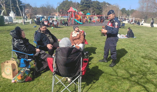 Bilecik'te jandarma 400 vatandaşı bilgilendirdi