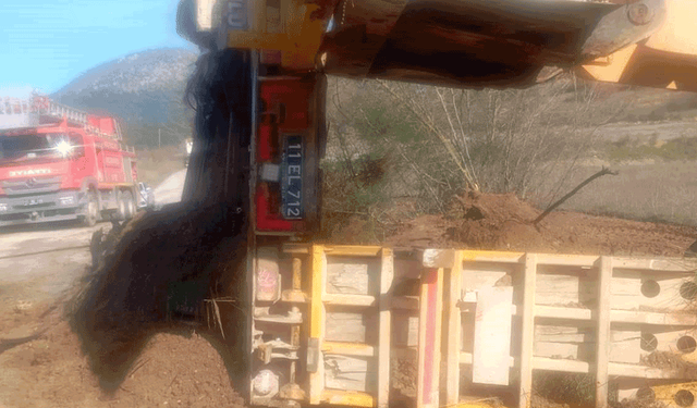 Bilecik’te seyir halindeki tırın dorsesinde yangın