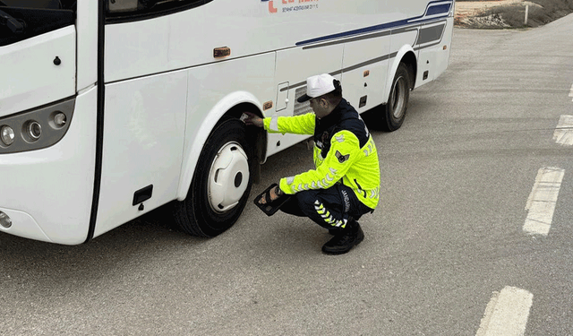 Bilecik'te trafik ekiplerinden kış lastiği kontrolü