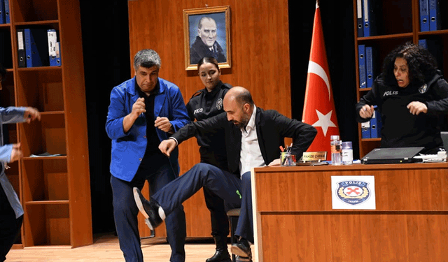 Eskişehir Adalet Teşkilatı tiyatro sahnesinde