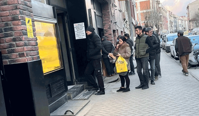 Eskişehir’de iftar öncesi pide kuyruğu