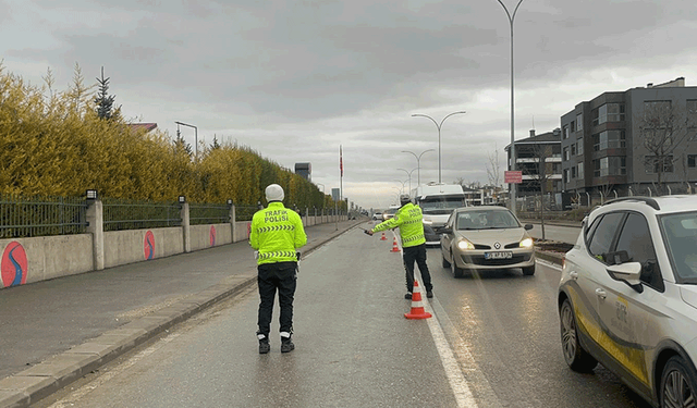 Eskişehir'de öğrenci servislerine sıkı denetim: 104 araç ve sürücüye ceza