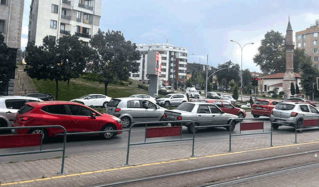 Eskişehir’de trafiğe bir ayda bin 372 araç daha eklendi