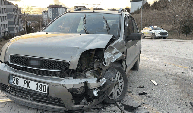 Eskişehir'de zincirleme kaza: 6 yaralı var