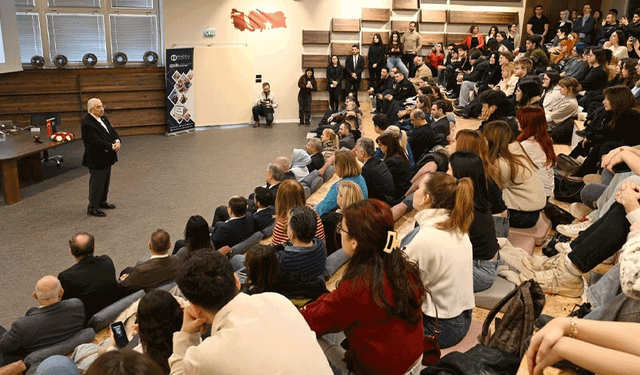 Ali Saydam, Anadolu Üniversitesi’nde öğrencilerle buluştu