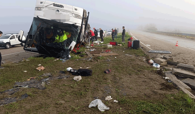 Adana'da yolcu otobüsü devrildi: 2 ölü, 17 yaralı