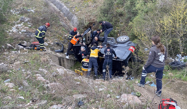Bilecik'te dikkatsizlik kazaya neden oldu: 2 yaralı