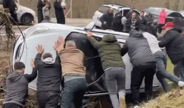 Bursa'da feci kaza: Araç takla attı