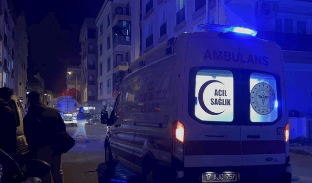 Çanakkale'de ev yangını: Mahsur kalan kişi kurtarıldı