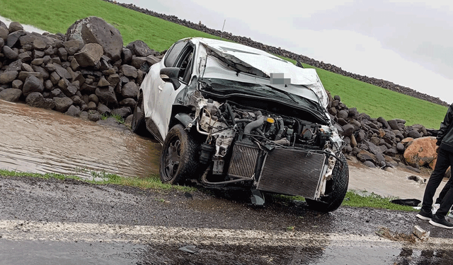 Diyarbakır'da bir otomobil takla attı: 2 yaralı
