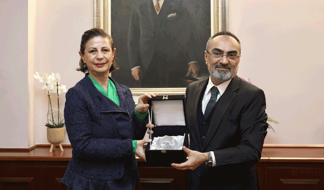 ELoGE ödülü Eskişehir’de: Ünlüce’ye makamında takdim edildi