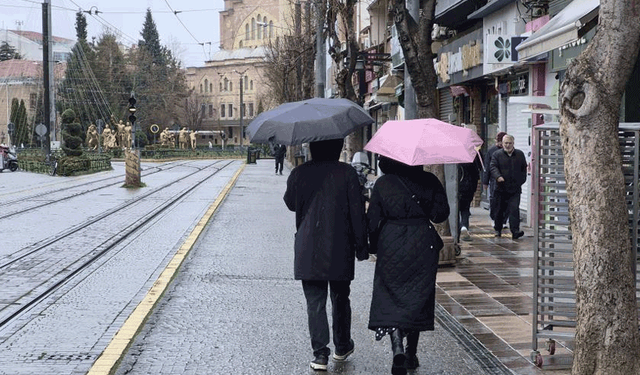 Eskişehir güne yağmurla başladı