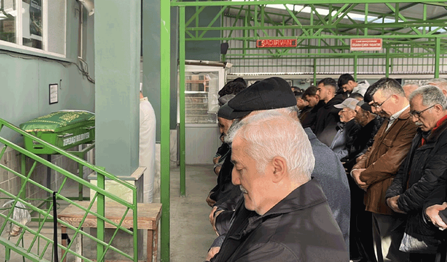 Eskişehir'de babasının öldürdüğü 13 yaşındaki kız toprağa verildi