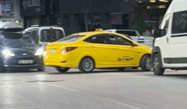 Eskişehir’de tali yoldan çıkan taksi trafiği kilitledi