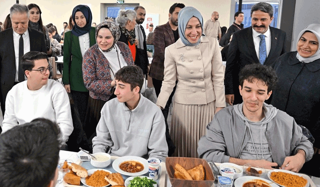 Gençlik ve Spor Bakan Yardımcısı Eskişehir’de öğrencilerle buluştu