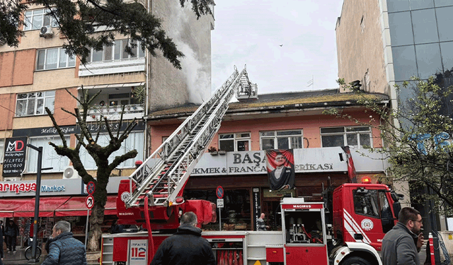 Kocaeli'de fırının bacası tutuştu: 3 kişi dumandan etkilendi