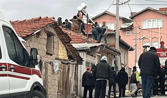 Kütahya’da ev yangını paniğe neden oldu