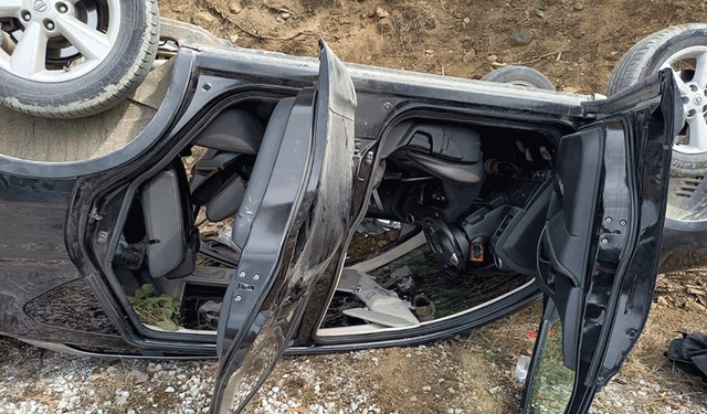 Sinop’ta kontrolden çıkan araç takla attı