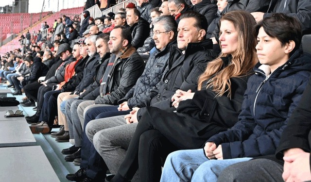 Vali Yılmaz Eskişehirspor’un galibiyet coşkusuna ortak oldu