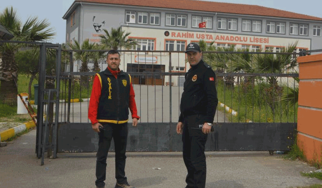 Balıkesir Ayvalık polisi okullardaki güvenlik önlemlerini arttırdı