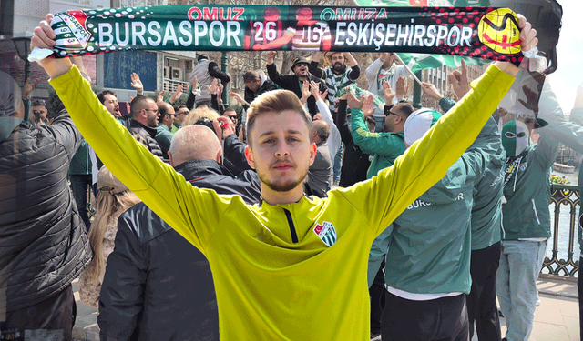 Bursa taraftarından EsEs’e tam destek: “Dost ve kardeşiz, Süper Lig’de buluşacağız”