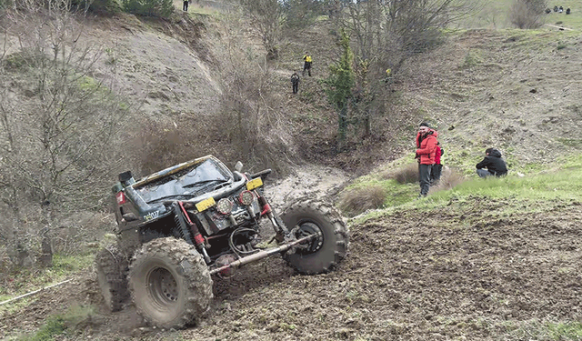 Bursa'da Off-Road yarışında takla attı