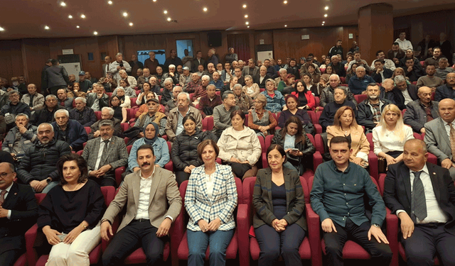 CHP’de ilginç an: Arslan toplantıdaki yerini mi beğenmedi?