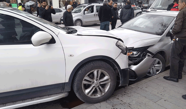 Erzincan’da trafik kazası: 2 yaralı