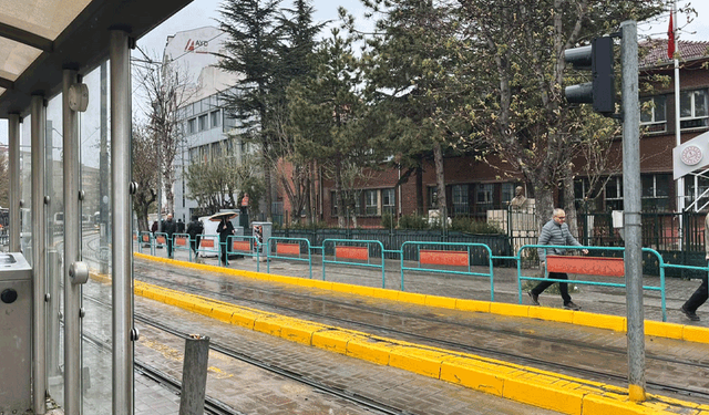 Eskişehir güne yağmurla başladı