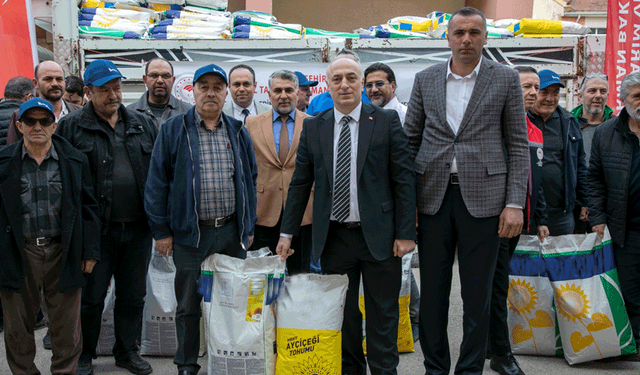 Eskişehir’de çiftçiye yeni destek: Bin kiloyu aşkın tohum dağıtıldı