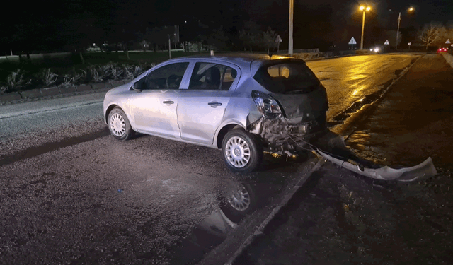Eskişehir’de kontrolden çıkan araç kaldırıma fırladı